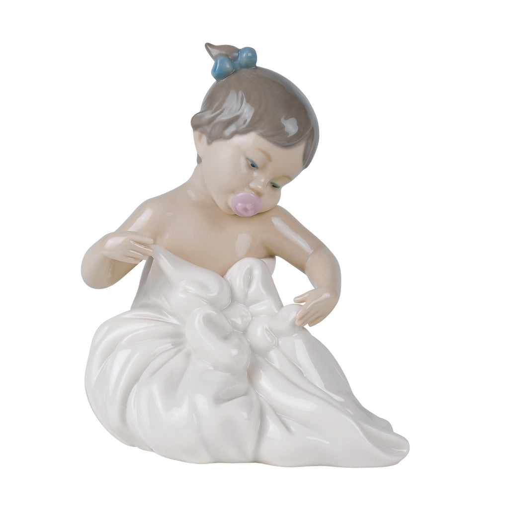 Nao by Lladro My Blanky! Figurine | Annual Ornaments